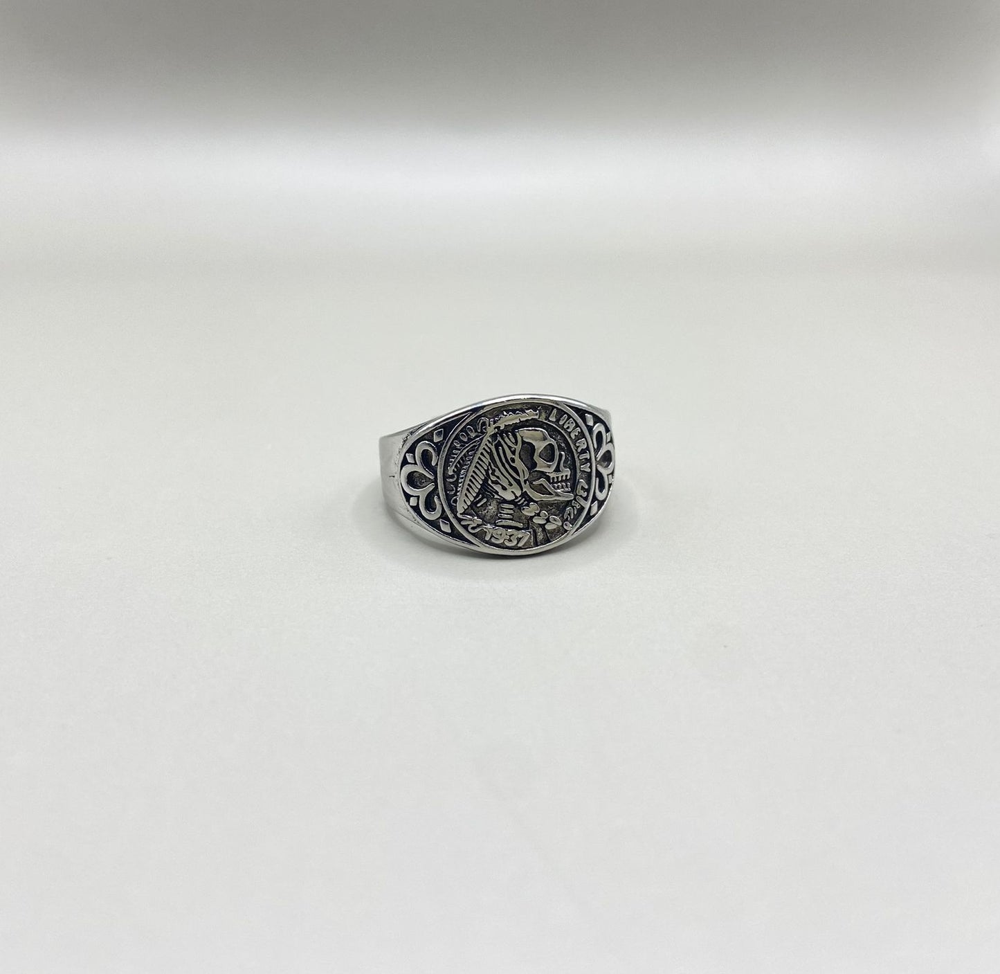 Anillo Calavera Tribal