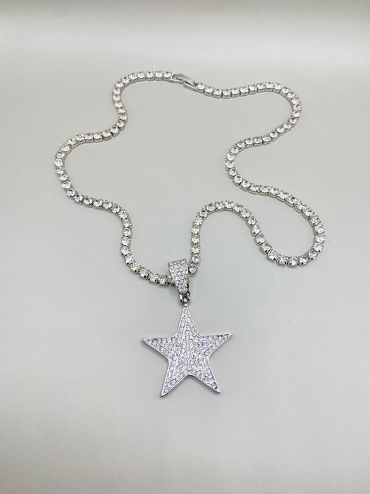 COLLAR CON DIGE ESTRELLA CON BRILLANTES