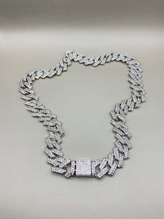 COLLAR BASIC CON BRILLANTES